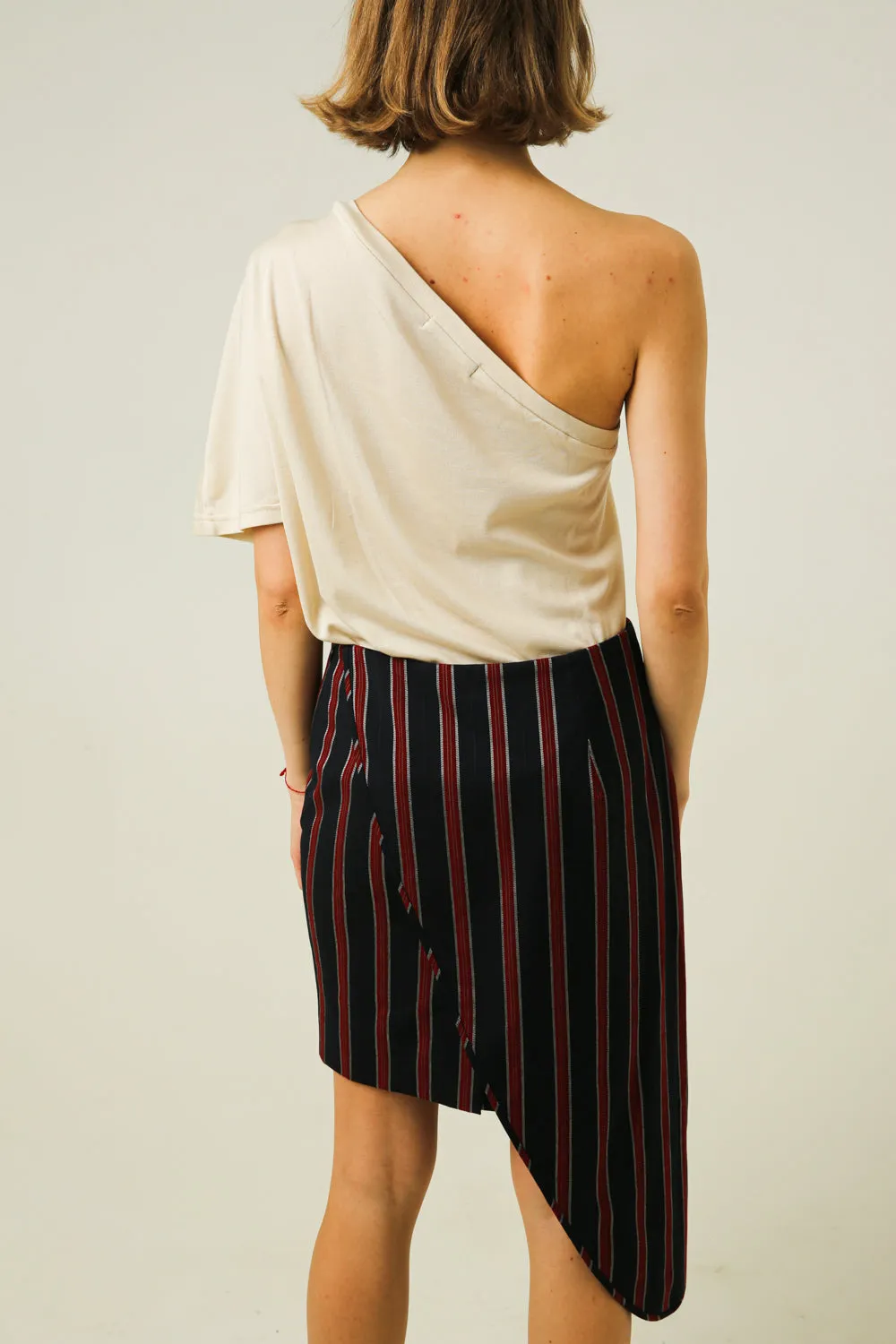 One shoulder T-shirt