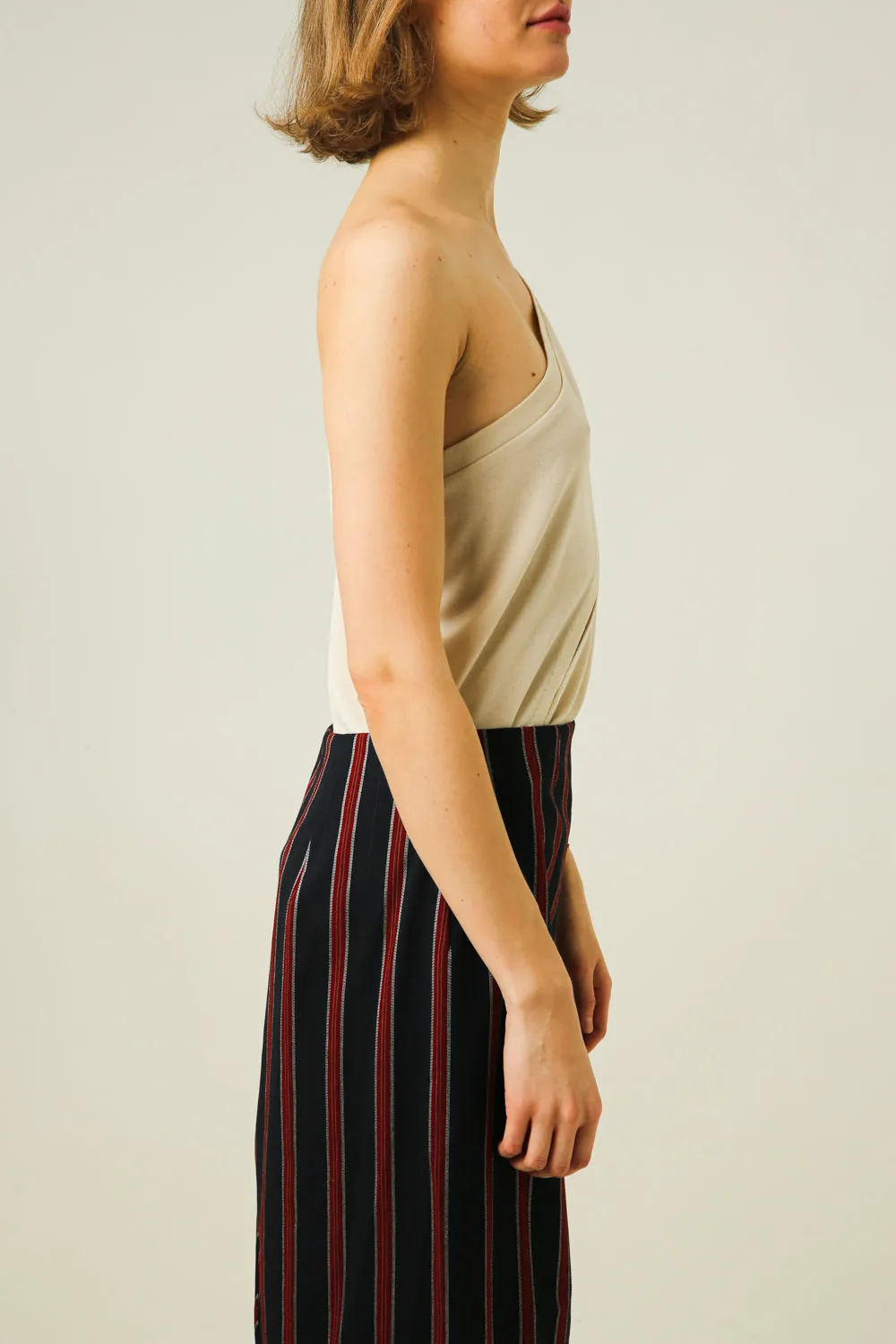 One shoulder T-shirt